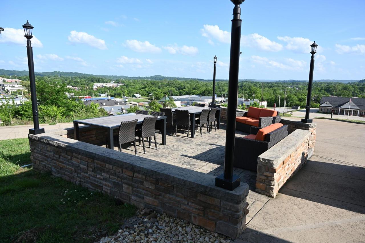 Giles Hotel Inn And Suites Pulaski Εξωτερικό φωτογραφία