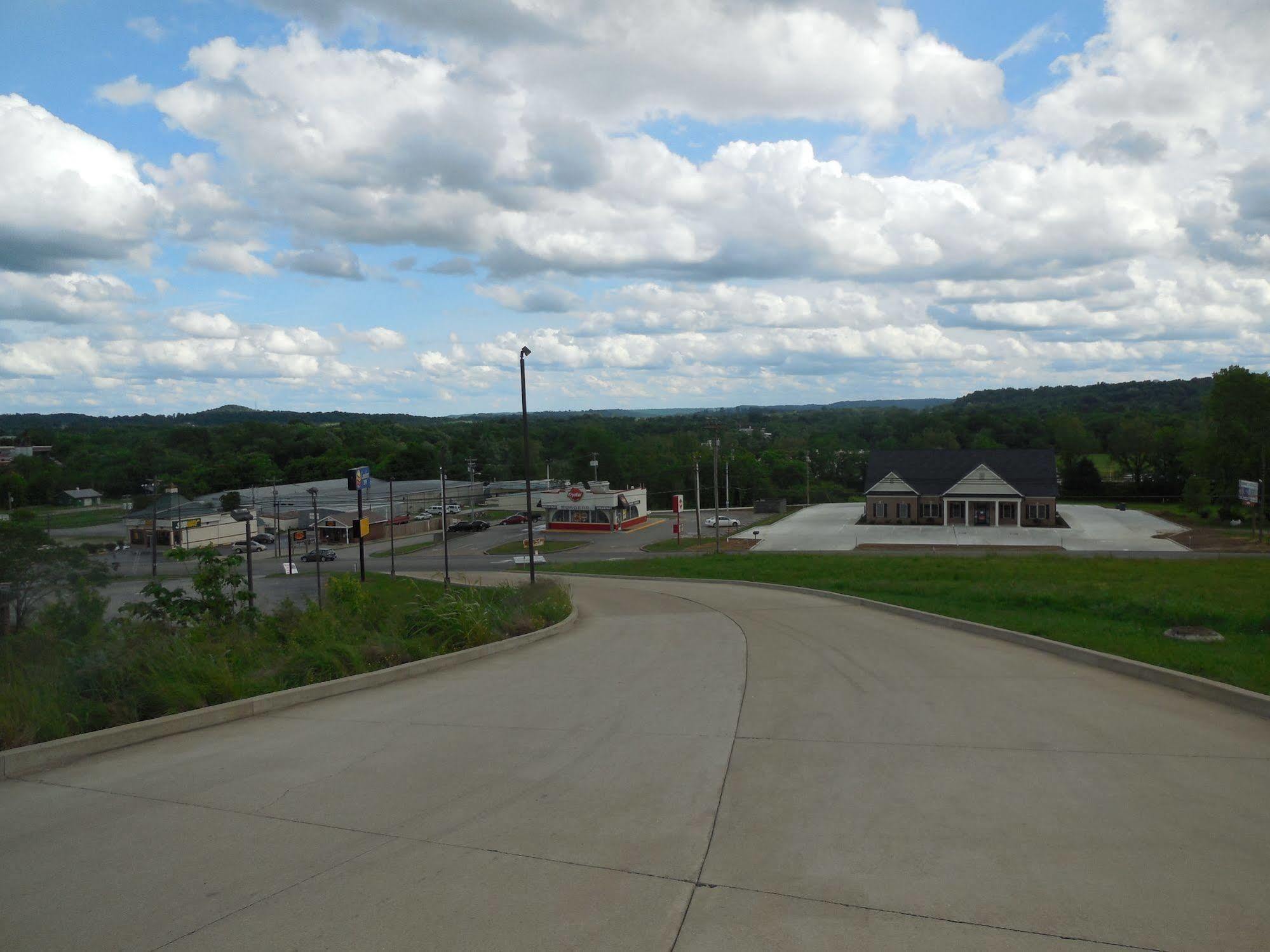 Giles Hotel Inn And Suites Pulaski Εξωτερικό φωτογραφία